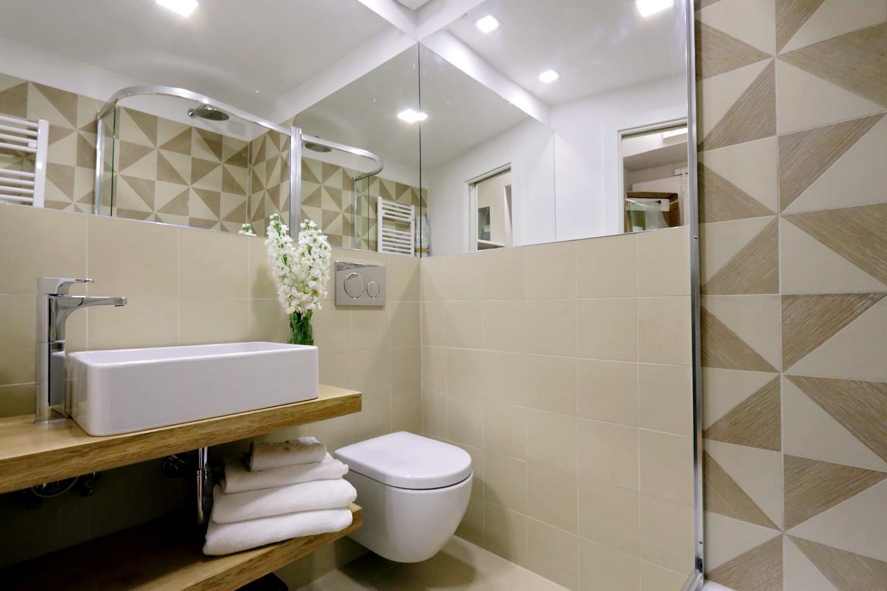 Five-Bedroom House,664064175:JPEG