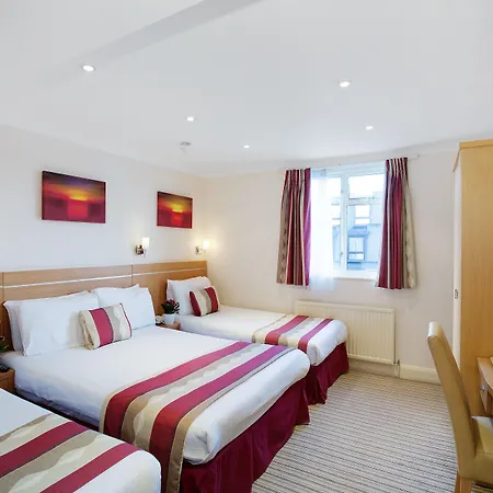Bright Modern Flat Close To Queensway-3