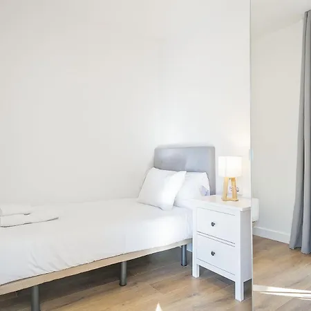 The White Flats Les Corts-3