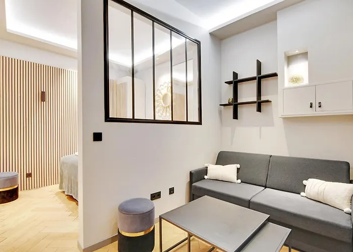 Pick A Flat's apartment in Champs-Elysées - Rue Marbeuf Parigi