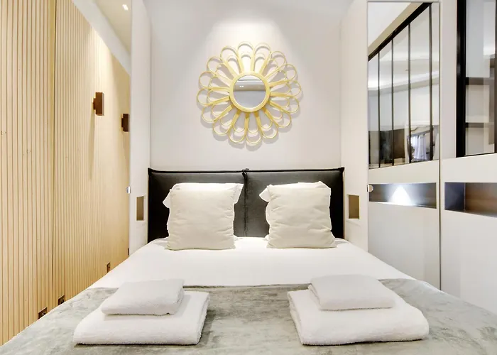 Pick A Flat's apartment in Champs-Elysées - Rue Marbeuf Parigi