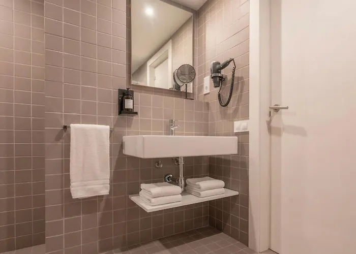 Limehome Barcelona Rector Triado